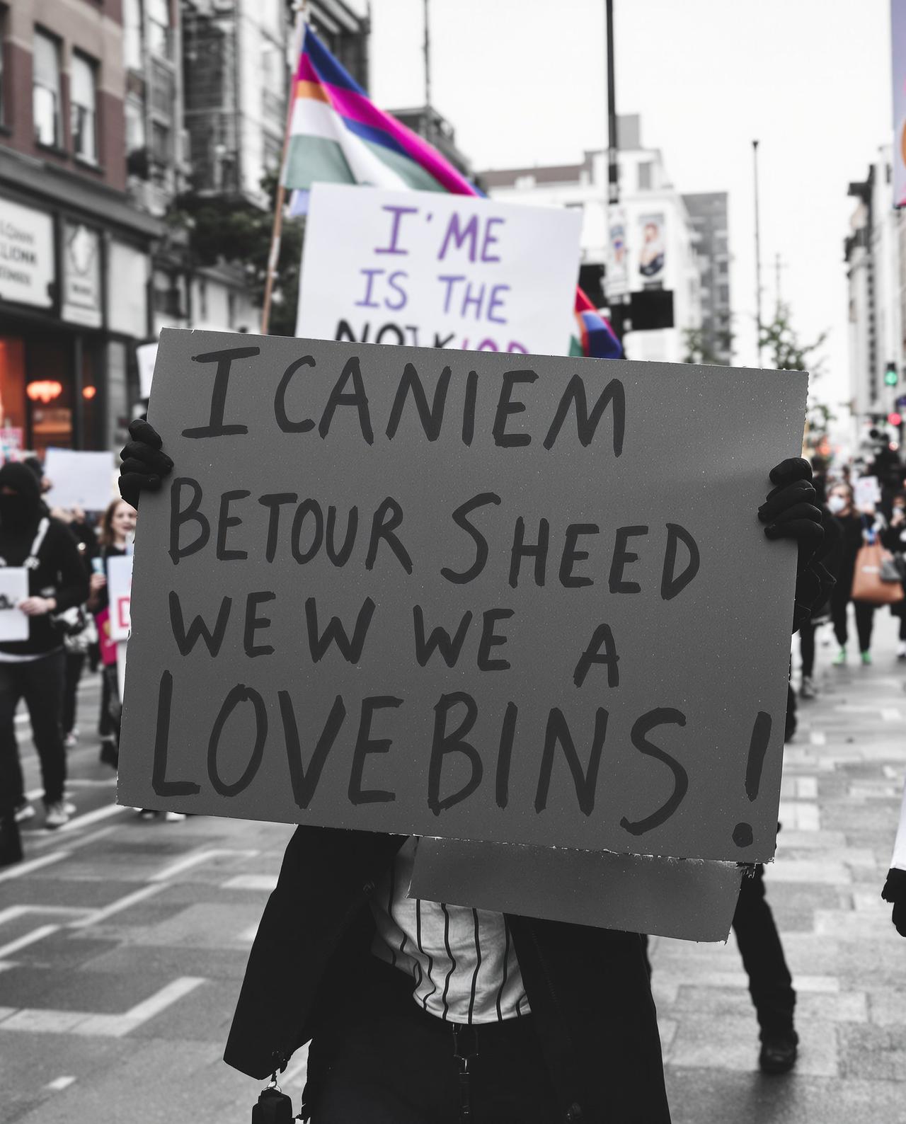 某知名MCN机构被曝强迫签约，多名博主联合发声维权